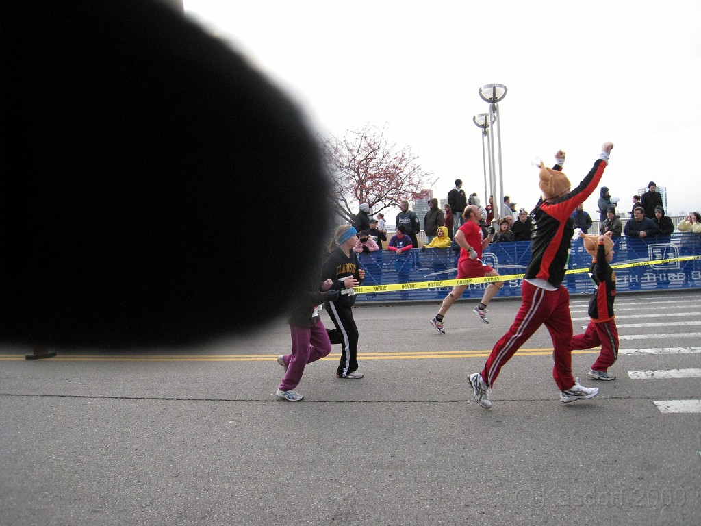 Detroit Turkey Trot 10K 2009 042.jpg - The 2009 Detroit Turkey trot 10K was run on November 29, 2009. A chilly and blustery day. Lots of costumes and racers though, 12400 strong!